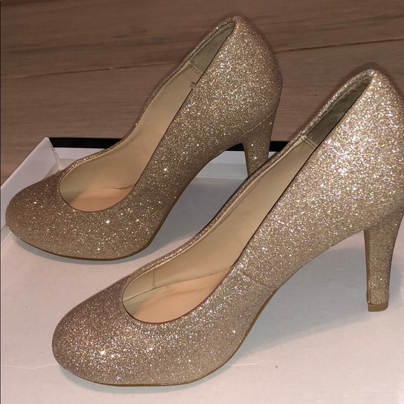 New Kelly&Katie Gold Glitter heels - Picture 4 of 5